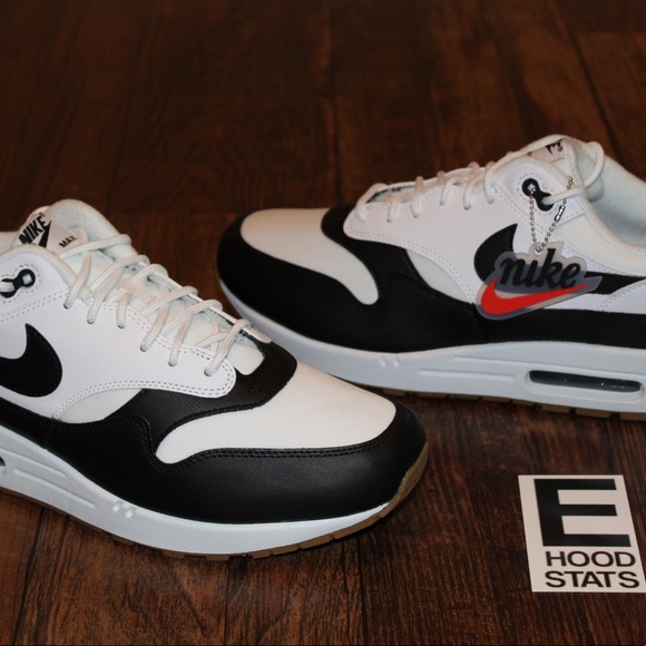 air max 1 black and white gum